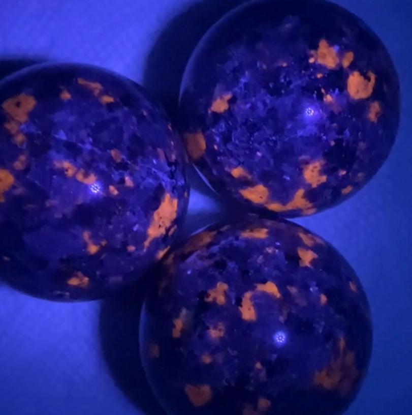 Yooperlite Spheres UV REACTIVE
